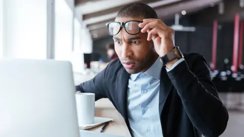 Bis zu 40 % der Mitarbeiter geben vertrauliche Daten preis. Sind sie verant...